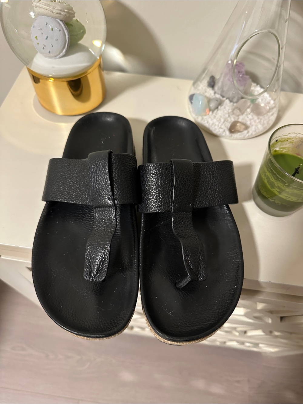 Vince Black Leather Women's Toe-Loop Sandals